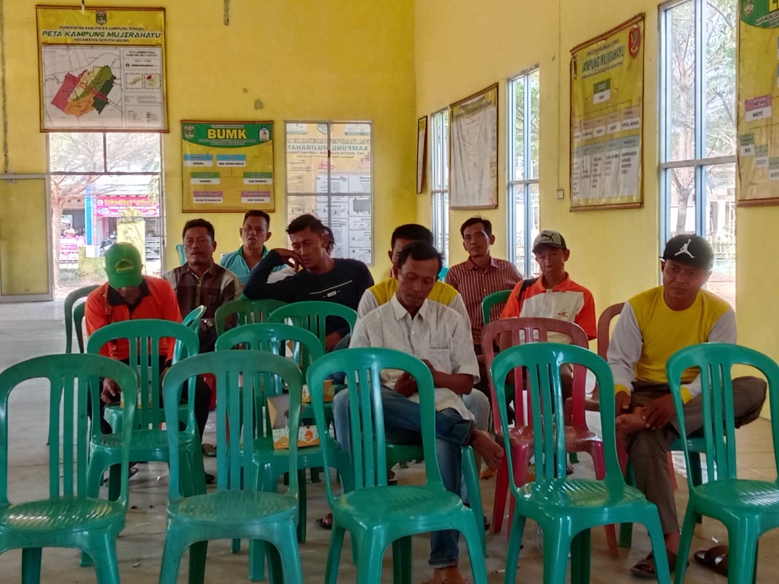 Pembinaan dan Peningkatan Kapasitas Penguatan Lembaga Kemasyarakatan Desa untuk Pengurus RT Kampung Mujirahayu (Rabu, 11 Oktober 2023)